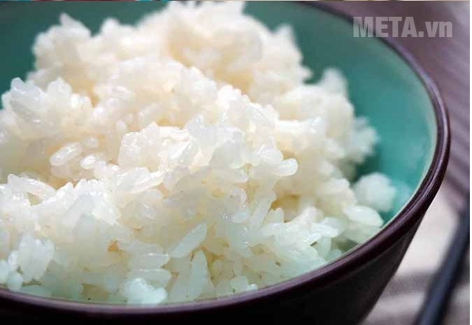 Gạo tám Xuân Đài Thái Dương 2kg với hạt gạo dẻo, mịn, thơm.