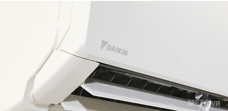 Điều hòa Daikin 1 chiều Inverter 9000BTU FTKS25GVMV/RKS25GVMV với quạt gió đảo chiều dễ dàng tỏa khí lạnh đến khắp căn phòng.
