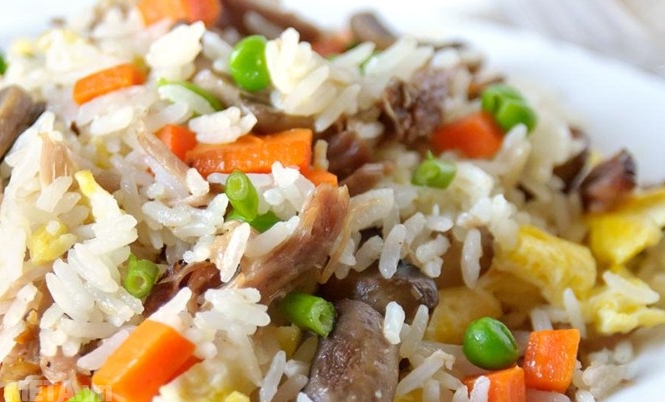 Gạo tám thơm đặc sản Điện Biên Thái Dương 5kg cho hạt gạo khi chín vô cùng thơm, dẻo, đậm vị.