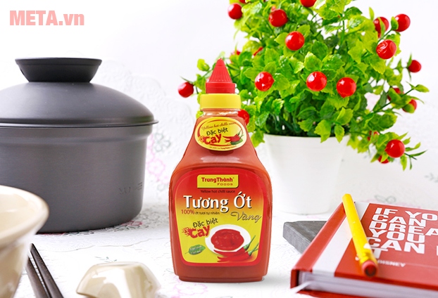 Tương ớt vàng Trung Thành chai 250ml đem đến bữa ăn ngon cho gia đình.