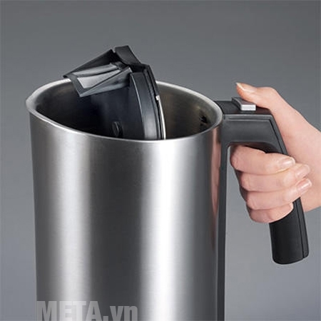 Lòng ấm siêu tốc Cloer làm bằng inox đạt chuẩn Germany, bền bỉ và dễ dàng tẩy cặn ấm