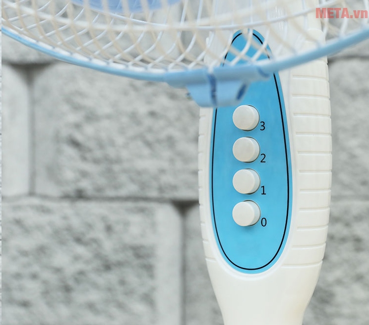 Quạt đứng Midea FS40-11V với thiết kế nút điều chỉnh tốc độ.