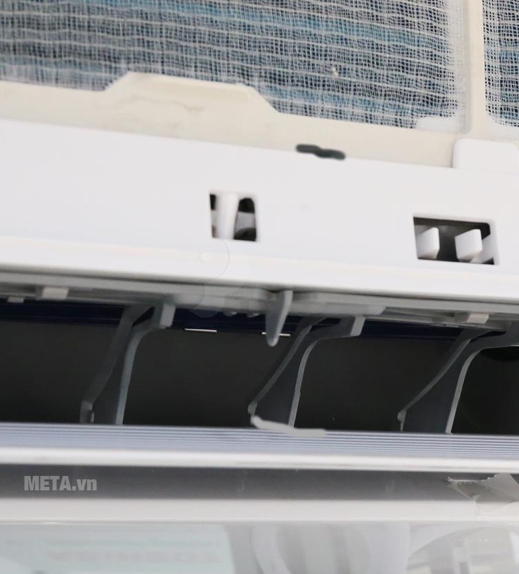 Điều hòa 1 chiều 9000BTU Midea MS11D1A-09CR với thiết kế cánh đảo gió đa chiều.