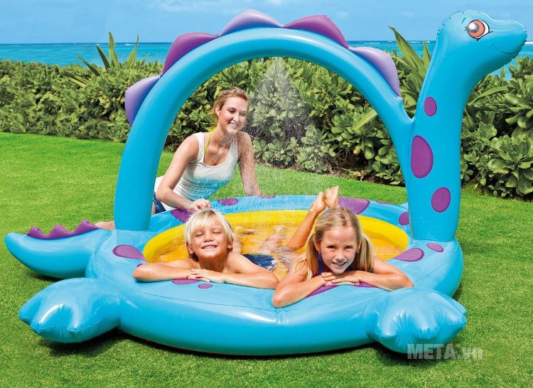 Bể bơi khủng long phun nước Intex 57437 với thiết kế dễ thương.