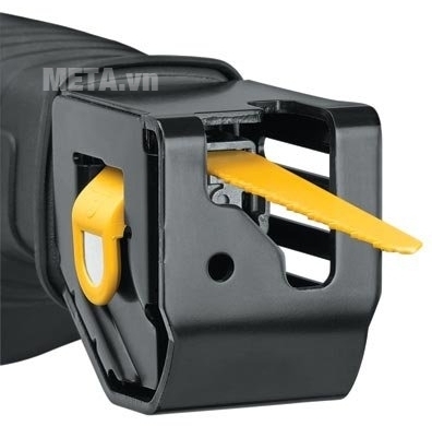 Máy cưa kiếm DeWalt DW304PK có lưỡi cưa vô cùng sắc bén.