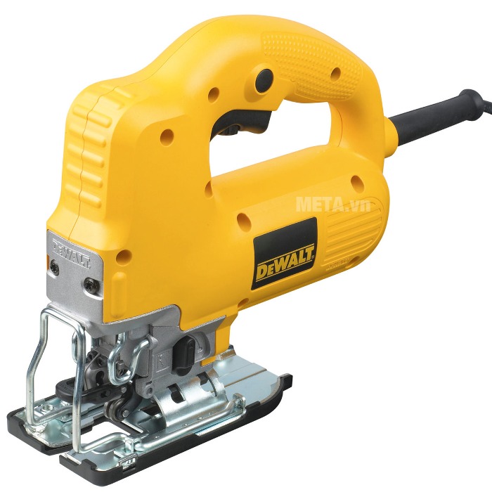 Máy cưa lọng DeWalt DW341K nhỏ gọn, dễ điều khiển khi cắt.