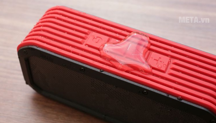 Loa Divoom Voombox Outdoor có khả năng chống nước tuyệt đối.