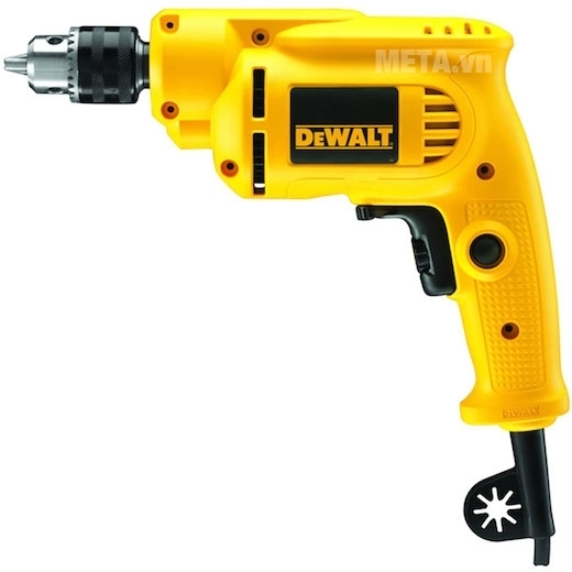 Máy khoan DeWalt DWD014 khoan được gỗ với đường kính 25mm.