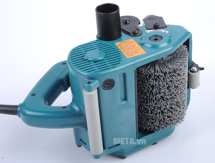 Máy chà nhám Makita 9741 thiết kế nút bật/tắt ngay dưới tay cầm nên dễ dàng điều chỉnh máy.