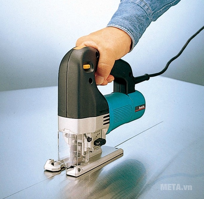 Máy cưa lọng Makita 4304 cưa xẻ gỗ cực nhanh