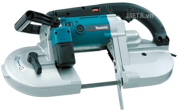 Máy cưa Makita 2107FK có tay cầm chắc chắn, vừa vặn giúp bạn thao tác dễ dàng và nhanh chóng.