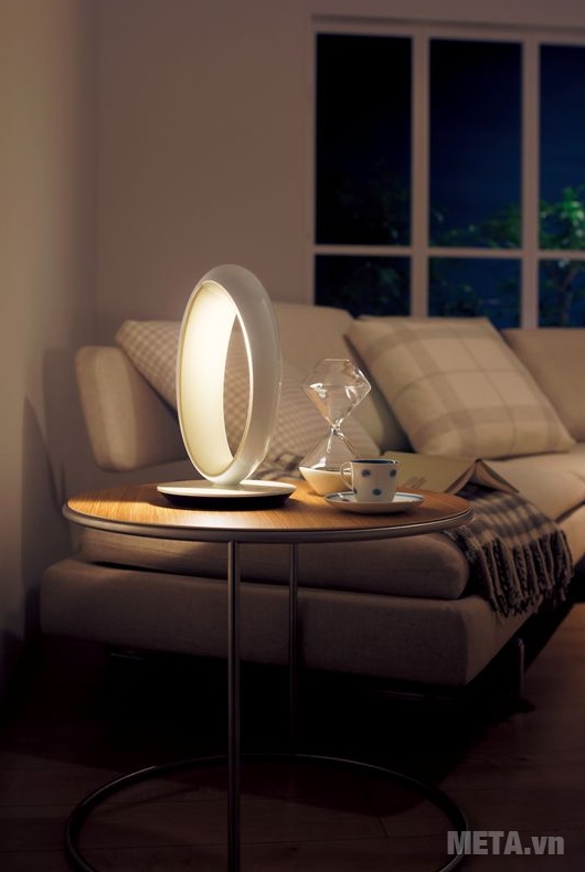 Đèn bàn Led chống cận Panasonic SQ-L530 vừa dùng làm đèn chiếu sáng vừa như vật trang trí cho không gian sống của gia đình.