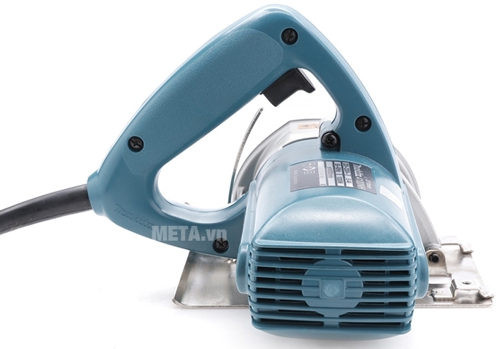 Máy cắt đá Makita 4100NH có mô tơ khỏe và bền.