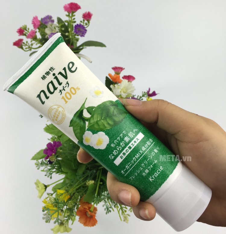 Sữa rửa mặt Naive chiết xuất trà xanh 110g hàng Nhật Bản chính hãng.