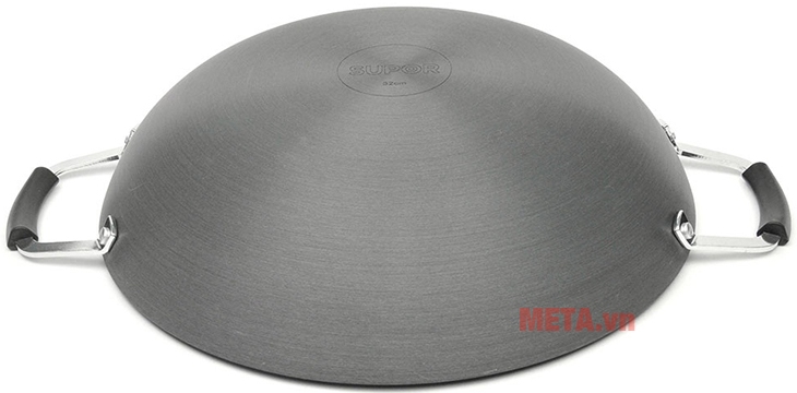 Chảo xào Supor H07011-1 32cm với đáy chảo chắc chắn.