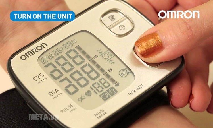 Máy đo huyết áp cổ tay Omron HEM 6221 có thiết kế nhỏ gọn. Máy đo huyết áp cổ tay Omron HEM 6221 có thiết kế nhỏ gọn.