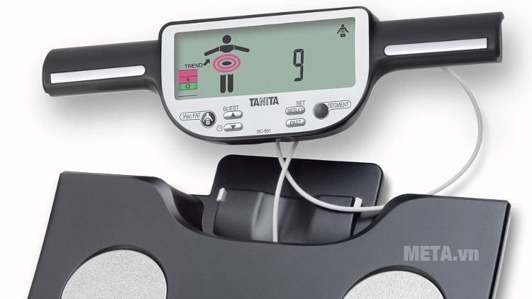 Tanita BC-601 thiết kế trên màn hình có phím SET (xác nhận thông tin) và các phím mũi tên để thay đổi giá trị lựa chọn. Tanita BC-601 thiết kế trên màn hình có phím SET (xác nhận thông tin) và các phím mũi tên để thay đổi giá trị lựa chọn.