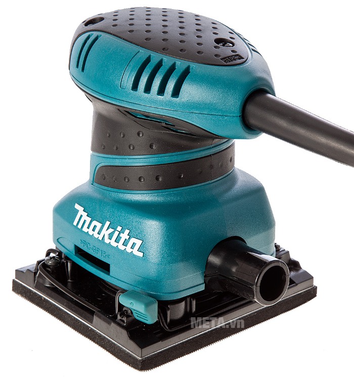 Máy chà nhám rung Makita BO4555 nhỏ gọn, cầm vừa tay.