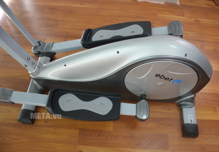 Xe đạp tập YK-CT1002B có bàn đạp rộng nên đứng đạp xe rất thoải mái. Xe đạp tập YK-CT1002B có bàn đạp rộng nên đứng đạp xe rất thoải mái.