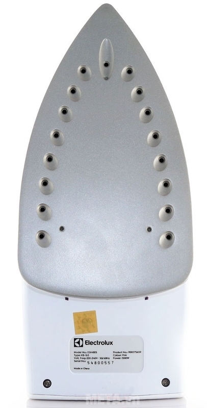 Bàn là hơi nước Electrolux ESI4005 có đế làm bằng inox phủ chống dính Bàn là hơi nước Electrolux ESI4005 có đế làm bằng inox phủ chống dính