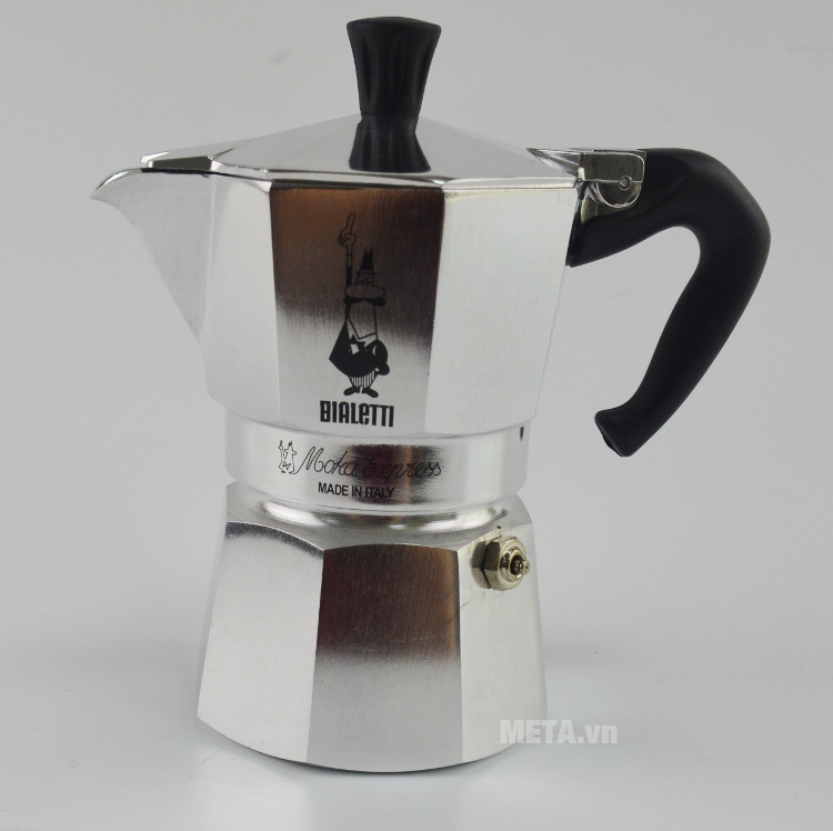 Trên thân ấm pha cà phê Bialetti Moka Express 3TZ BCM-1162 có in xuất xứ Italy.