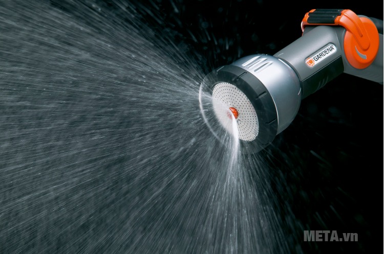 Vòi tưới 3 chế độ phun Gardena 08154-20 với 3 chế độ phun tưới.