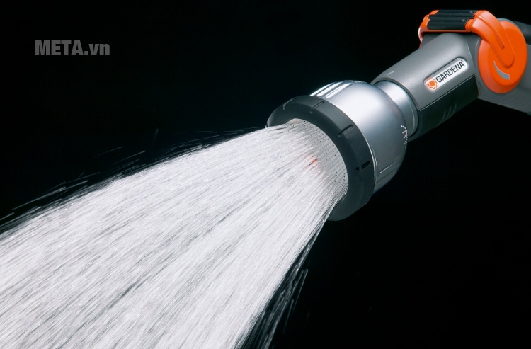 Vòi tưới 3 chế độ phun Gardena 08154-20 với 3 chế độ phun tưới.