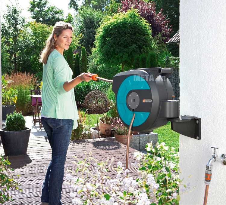 Bộ cuốn dây treo tường cuốn tự động 15m Gardena 08022-20