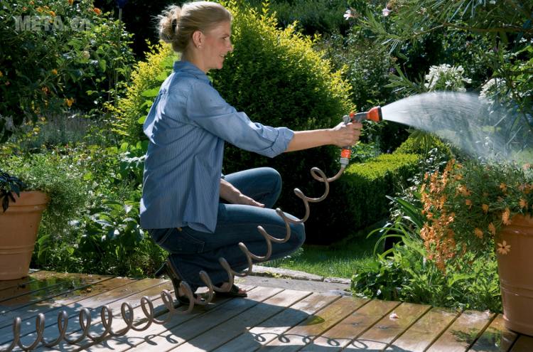 Bộ ống tưới xoắn co giãn 10m Gardena 04647-20 có độ bền cao.