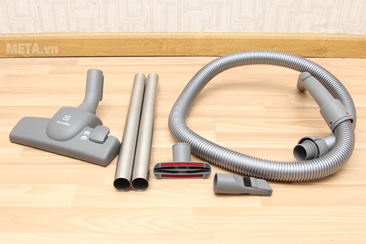 Các đầu ống nối đi kèm máy hút bụi Electrolux ZLUX1811