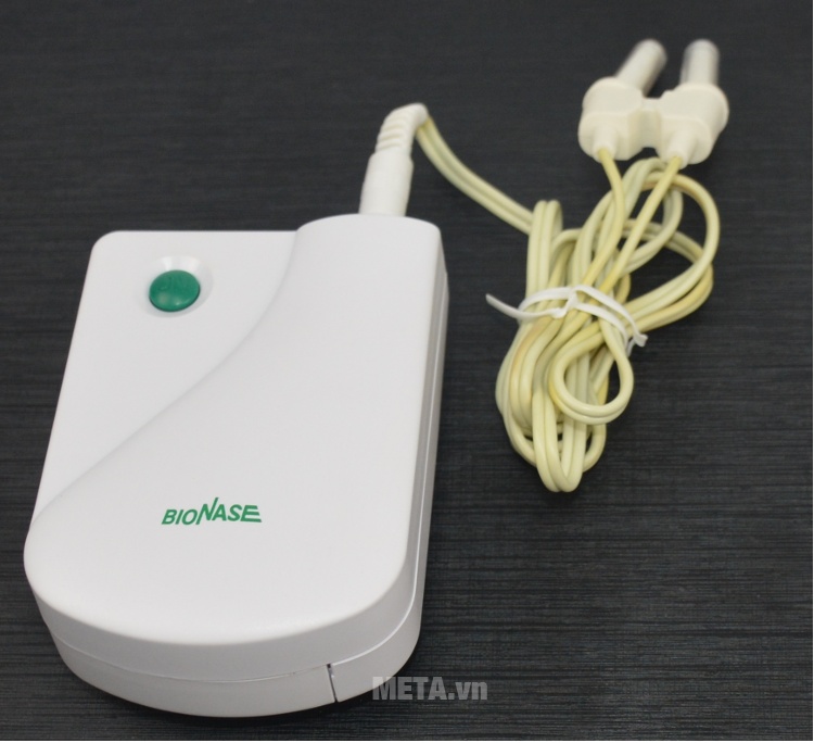 Máy trị viêm mũi dị ứng BioNase có kiểu dáng nhỏ gọn, in tên thương hiệu trên thân máy.