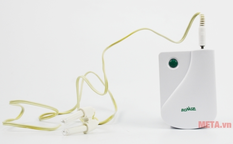 Máy trị viêm mũi dị ứng BioNase có vỏ nhựa màu trắng.