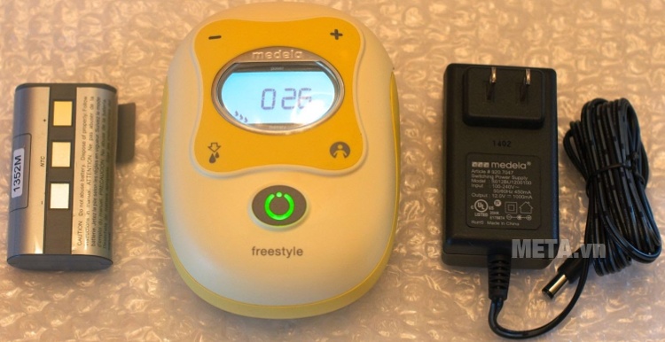 Máy hút sữa đôi bằng điện Medela Freestyle sử dụng pin sạc. Máy hút sữa đôi bằng điện Medela Freestyle sử dụng pin sạc.