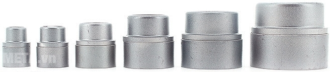 Máy hàn ống nhựa hiển thị số Yato YT-82250 với bộ ống đi kèm.