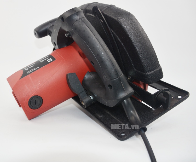 Máy cưa tròn FEG EG-235 màu đỏ đen mạnh mẽ.