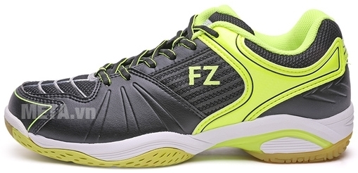 Giày cầu lông Forza 301936-0385 được làm bằng chất liệu da tổng hợp.