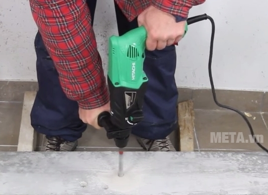 Máy khoan động lực Hitachi DH24PH điều chỉnh được tốc độ khoan. Máy khoan động lực Hitachi DH24PH điều chỉnh được tốc độ khoan.