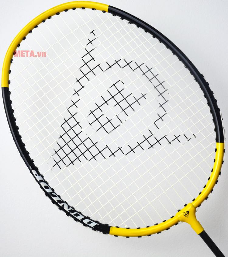 Vợt cầu lông Dunlop Attack 8 G1 với thiết kế nan vợt đan chắc chắn.