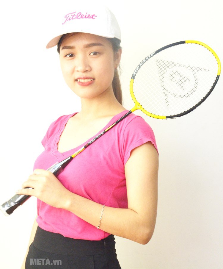 Vợt cầu lông Dunlop Attack 8 G1 thiết kế sản phẩm chắc, cầm thoải mái tay.