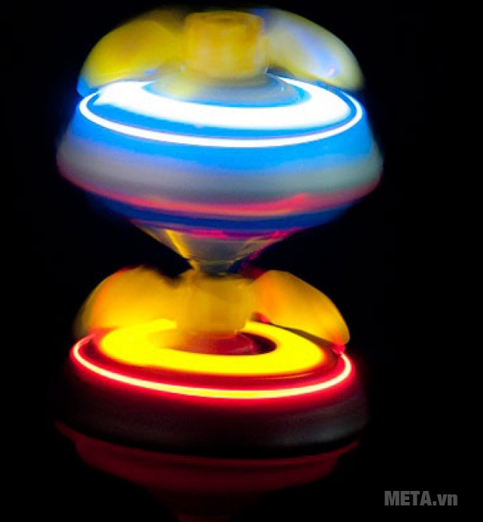 Con quay Tosy thiết kế cánh quạt quay 360 độ