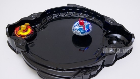 Sân đấu đi kèm với con quay Tosy