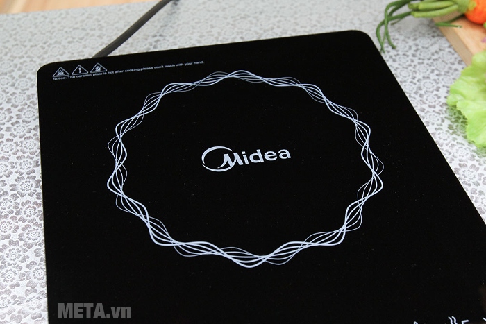 Bếp từ Midea MI-T2114DC có vòng phát nhiệt rộng, giúp nấu nướng nhanh chín hơn.