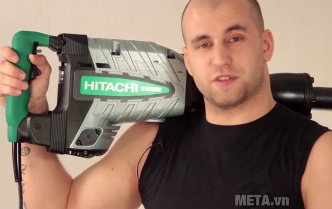 Máy đục bê tông 1340W Hitachi H65SB2 mang vác thật dễ dàng. Máy đục bê tông 1340W Hitachi H65SB2 mang vác thật dễ dàng.