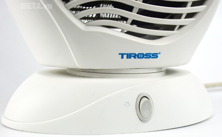 Quạt sưởi 2 chiều Tiross TS-945 với thiết kế chân đế chắc chắn. Quạt sưởi 2 chiều Tiross TS-945 với thiết kế chân đế chắc chắn.