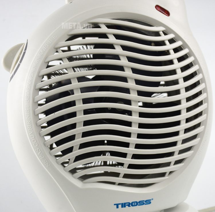 Quạt sưởi 2 chiều Tiross TS-945 với thiết kế nan quạt chắc chắn. Quạt sưởi 2 chiều Tiross TS-945