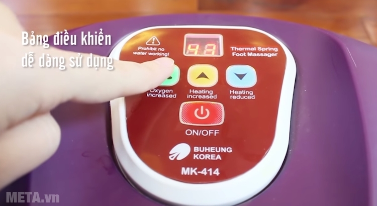 Bồn massage chân Buheung MK-414 thiết kế bảng điều khiển dễ sử dụng.