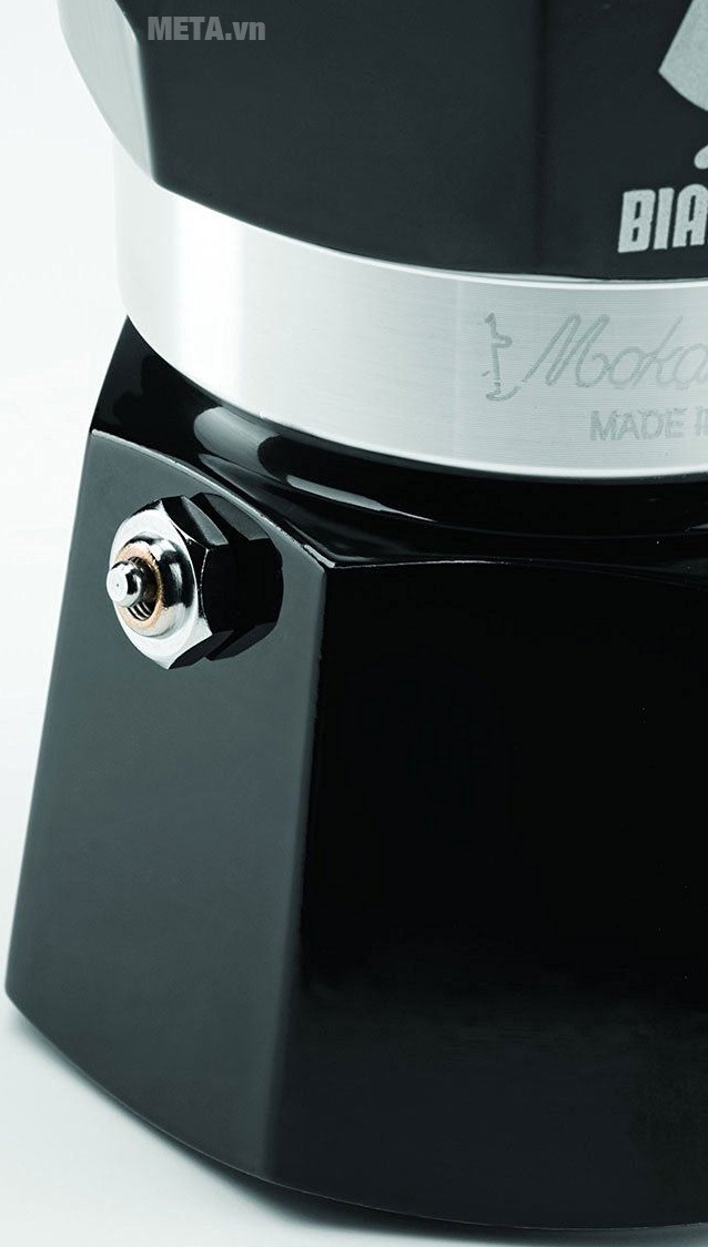 Ấm pha cà phê Bialetti Moka Express 6TZ Black BCM-3753 với thiết kế đế vững chắc.