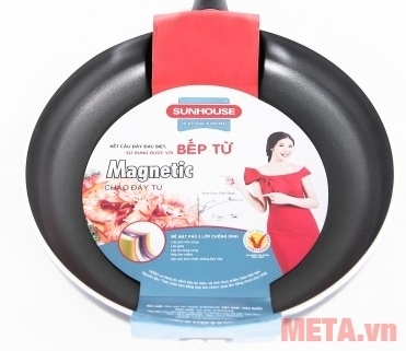 Chảo từ Sunhouse Magnetic Pan SH-M18 phủ lớp chống dính cao cấp.