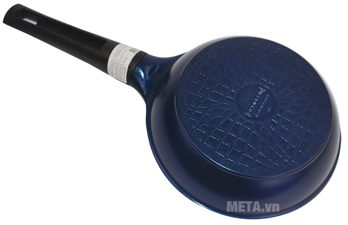 Mặt ngoài của chảo rán Neoflam CA-F20 được phủ màu xanh bắt mắt
