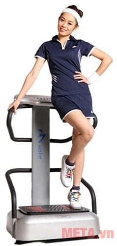 Máy rung toàn thân Mofit MJ001F giúp bạn gái lấy lại vóc dáng thon gọn.